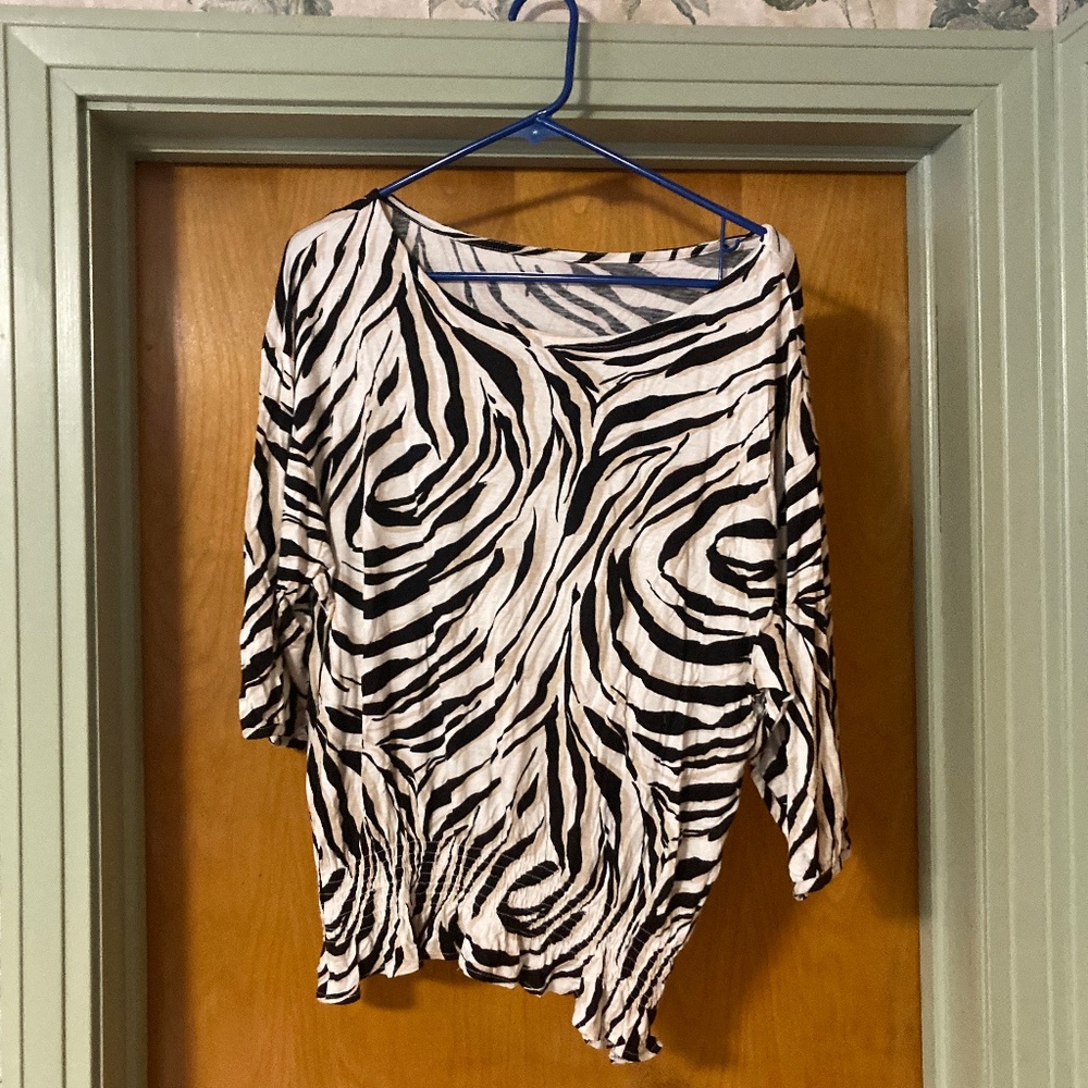 Ann Taylor Loft 3/4 sleeve shirt Zebra style print Size Medium